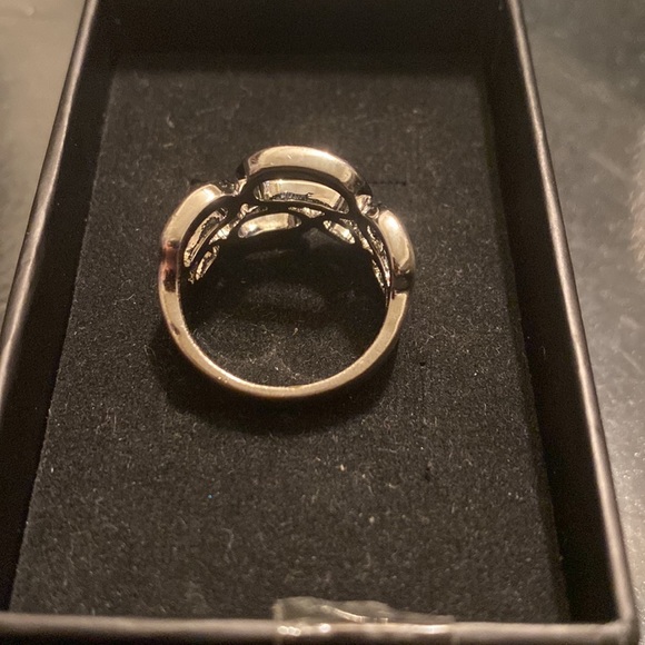WOMEN’S RING SIZE 8 - Picture 2 of 4